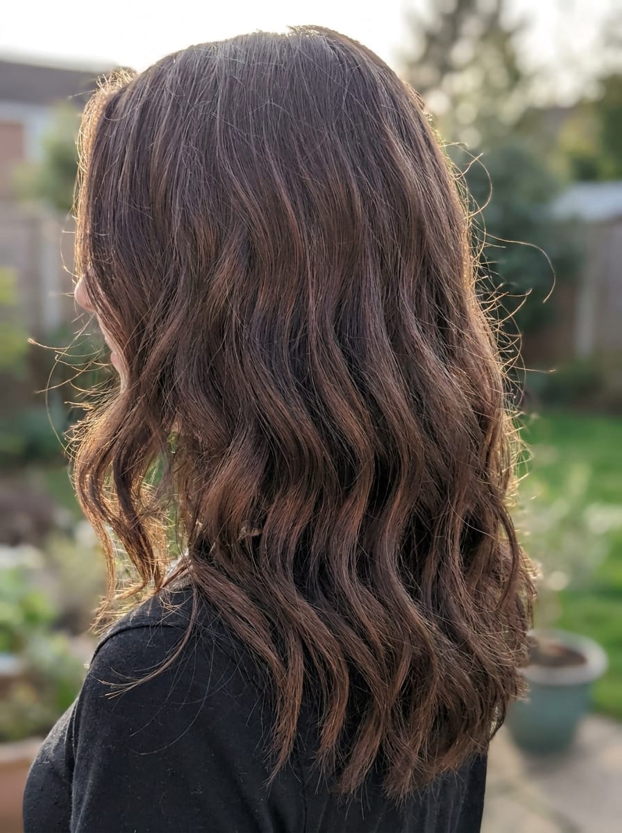 Schokoladenbraun mit sanften Wellen - Schokoladenbraune Haare